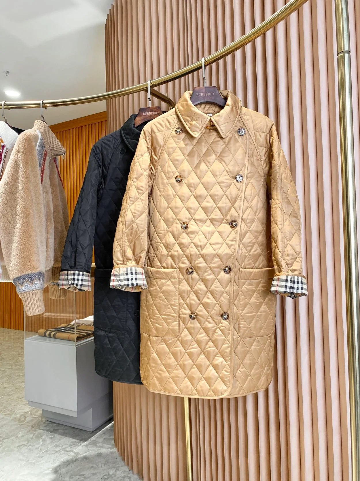버버리 다이아몬드 퀄팅 코트