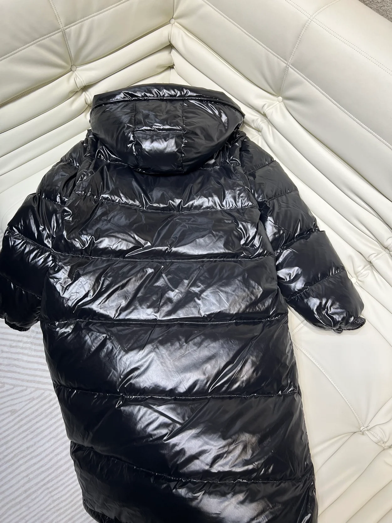 루이비통 글로시 롱 푸퍼 코트 1A9KZH