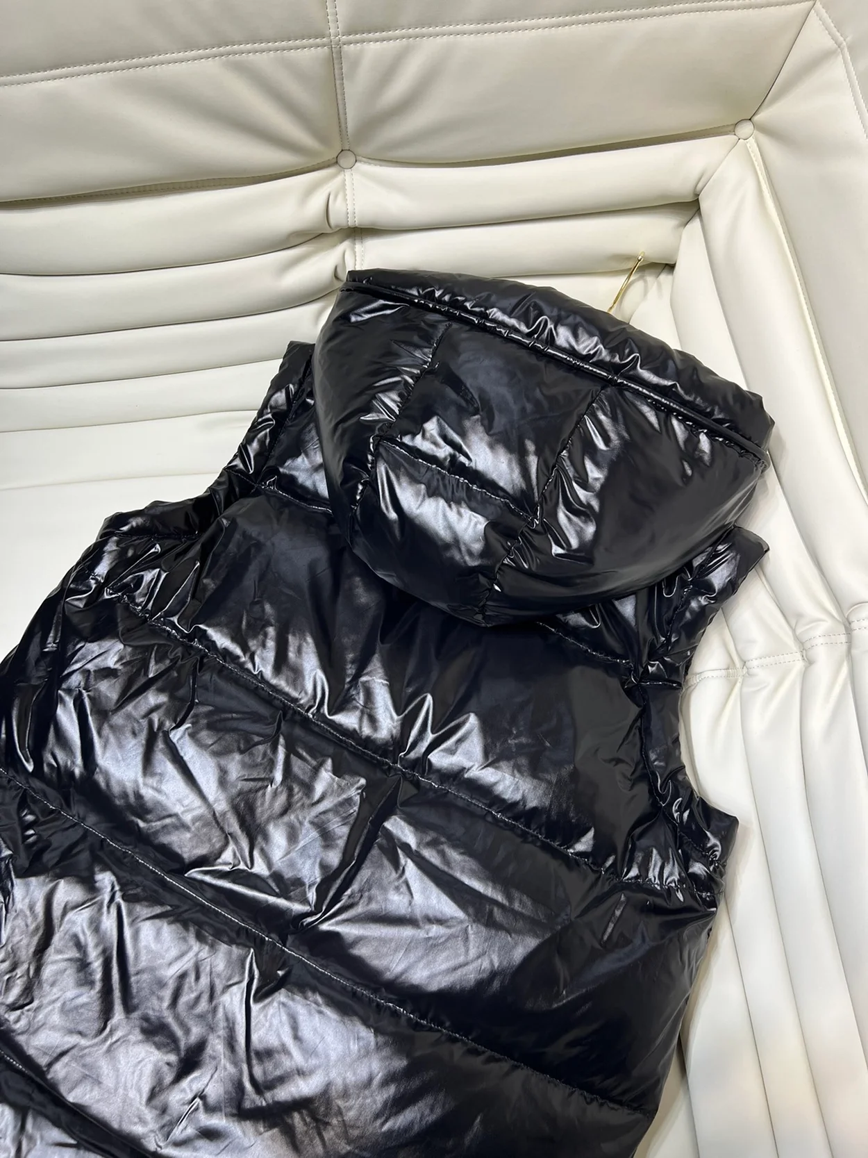 루이비통 글로시 롱 푸퍼 코트 1A9KZH