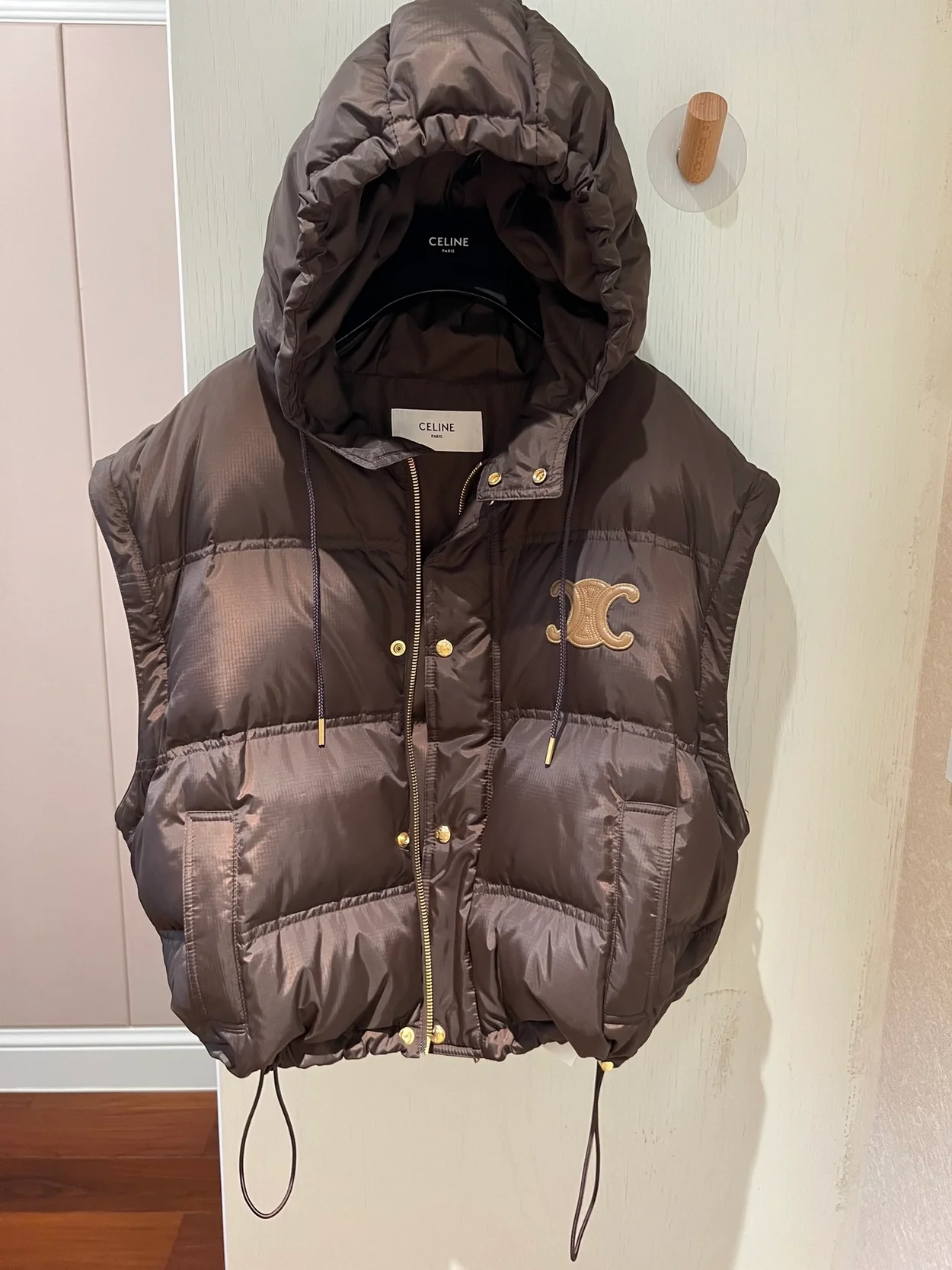 셀린느 트리옹프 크롭 다운 자켓