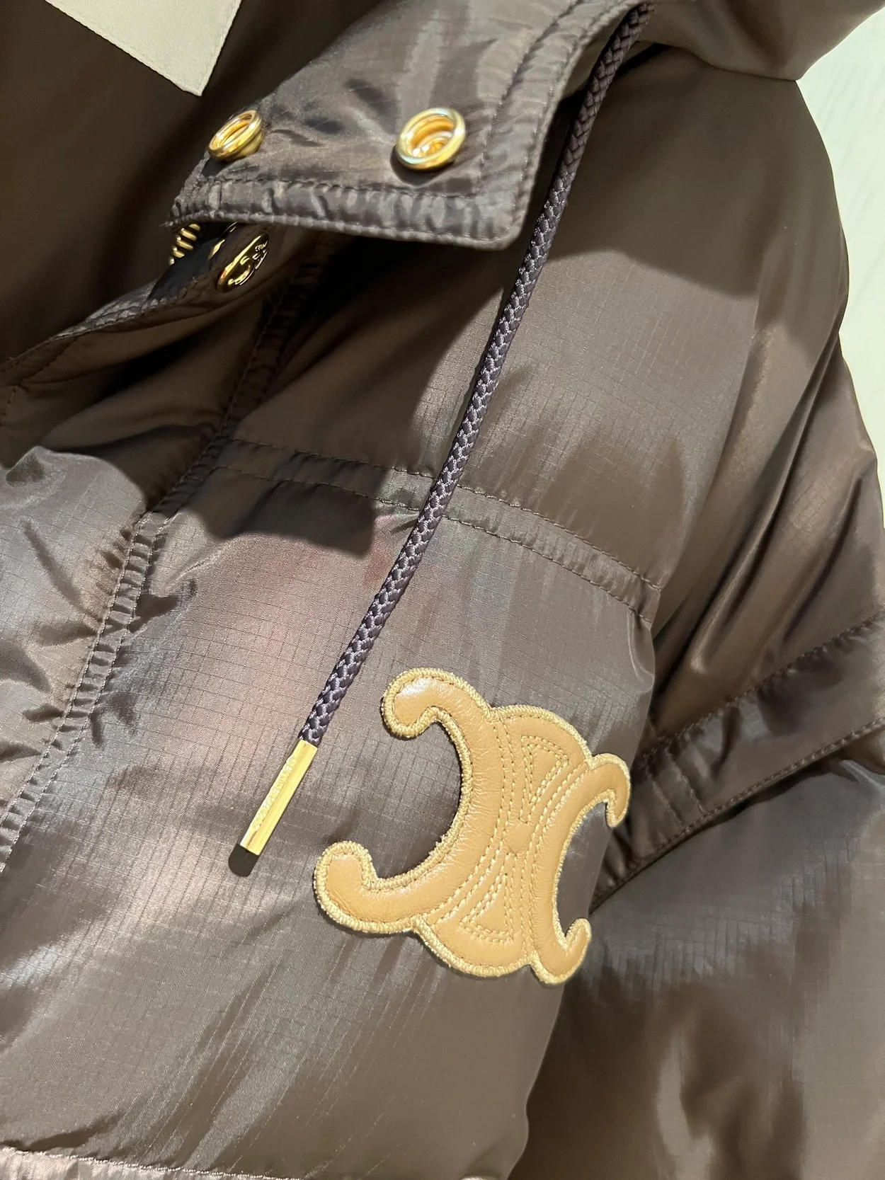 셀린느 트리옹프 크롭 다운 자켓