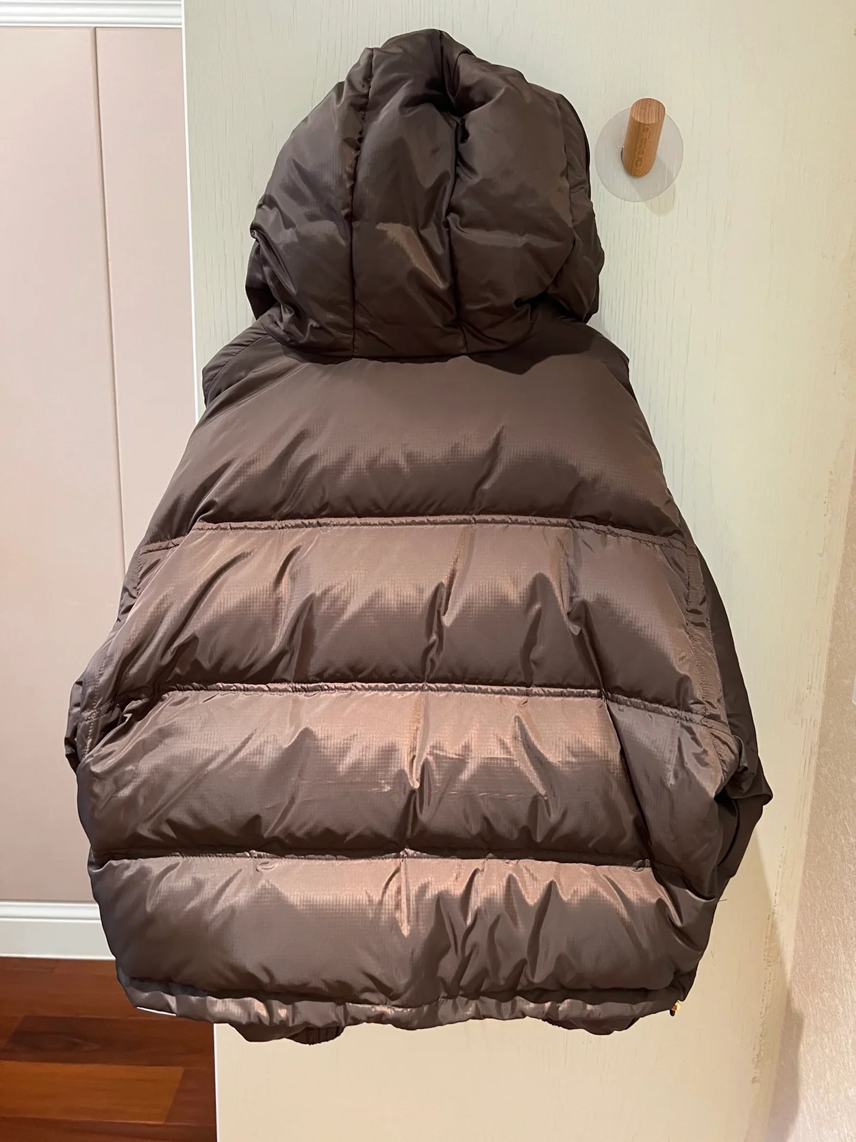 셀린느 트리옹프 크롭 다운 자켓