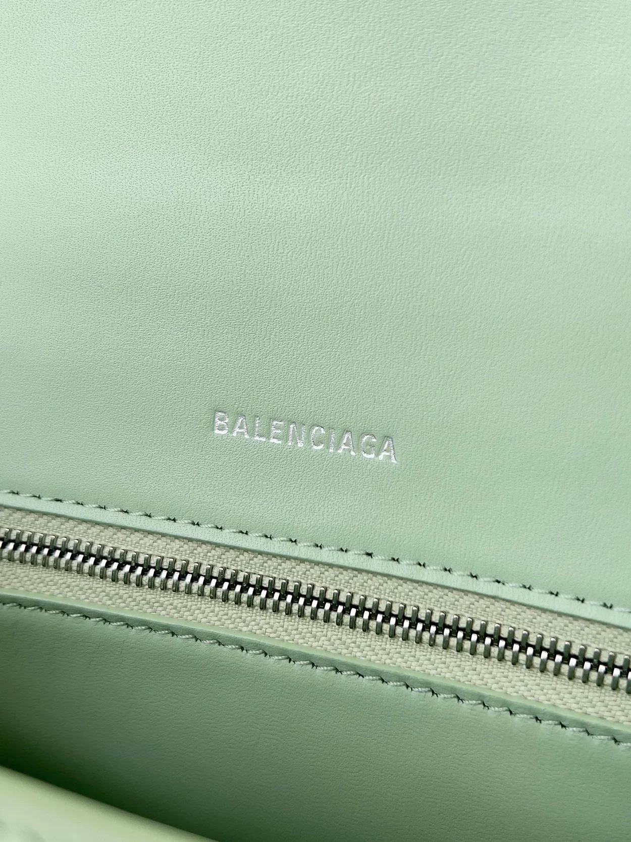 발렌시아가 아워글래스 크로커다일 크로스