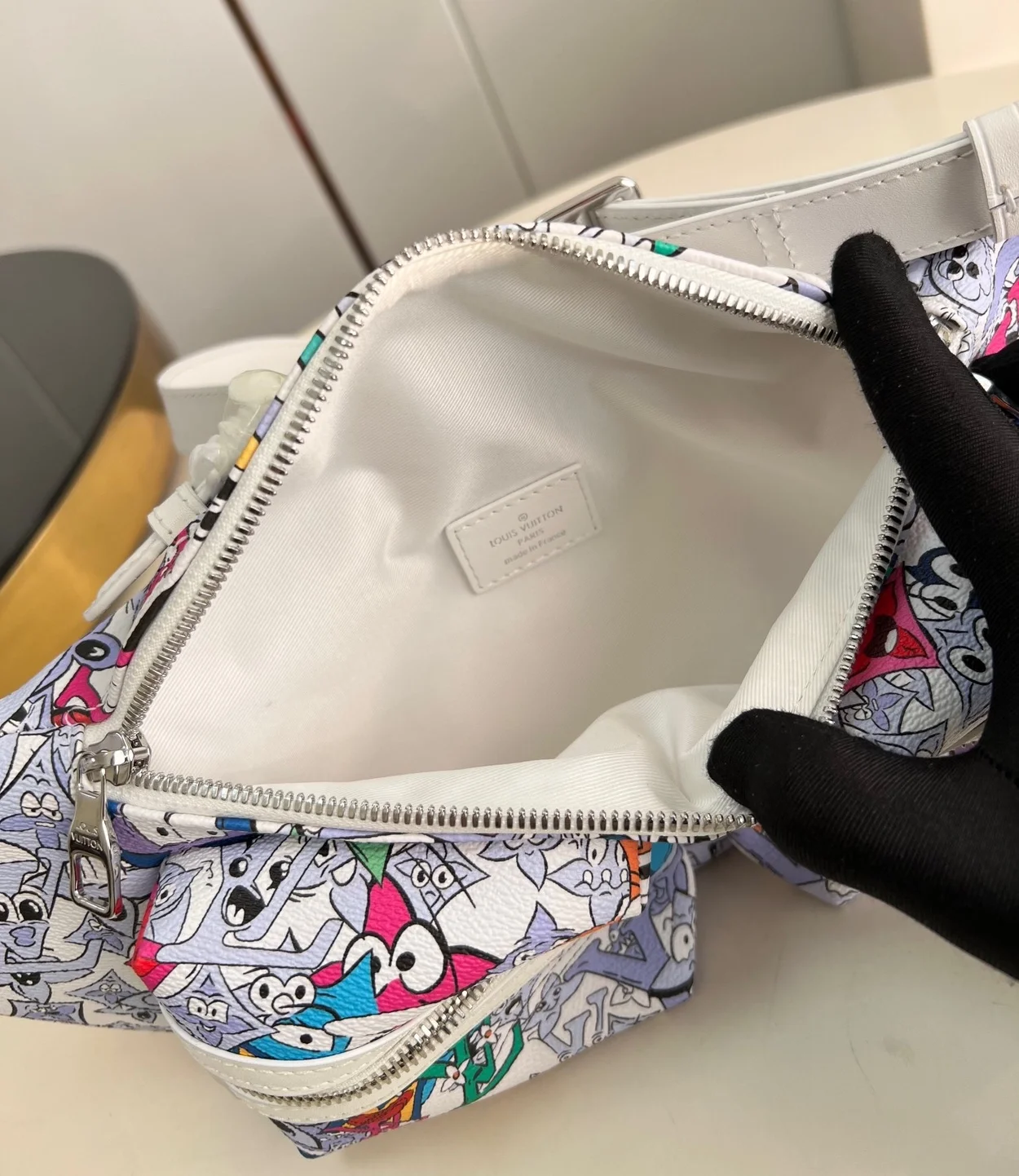 루이비통 멀티 포켓 범백 M21853