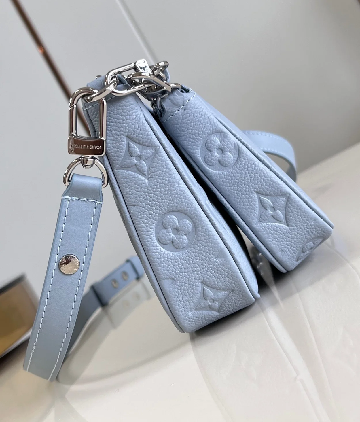 루이비통 멀티 포쉐트 악세수아 M47173