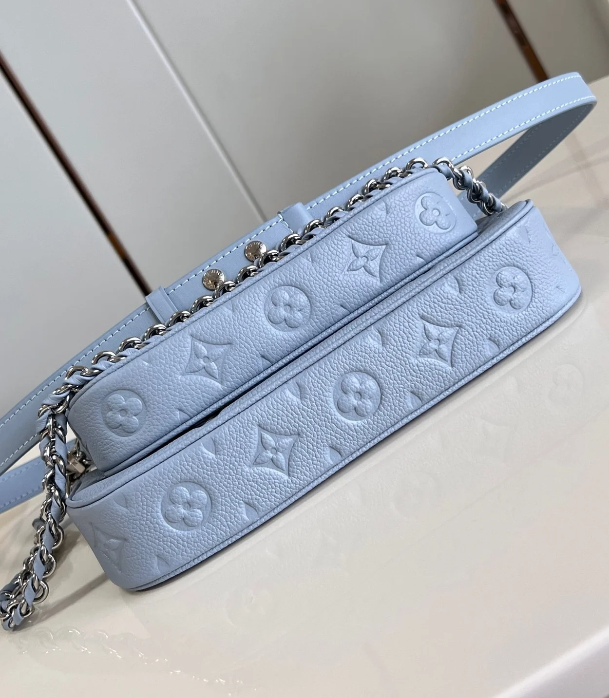 루이비통 멀티 포쉐트 악세수아 M47173