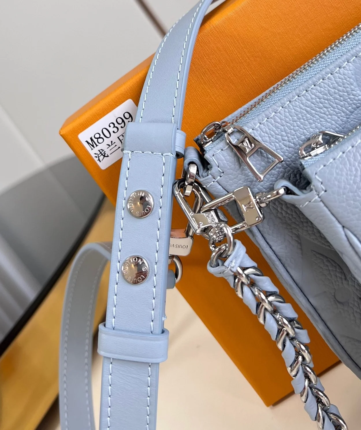 루이비통 멀티 포쉐트 악세수아 M47173