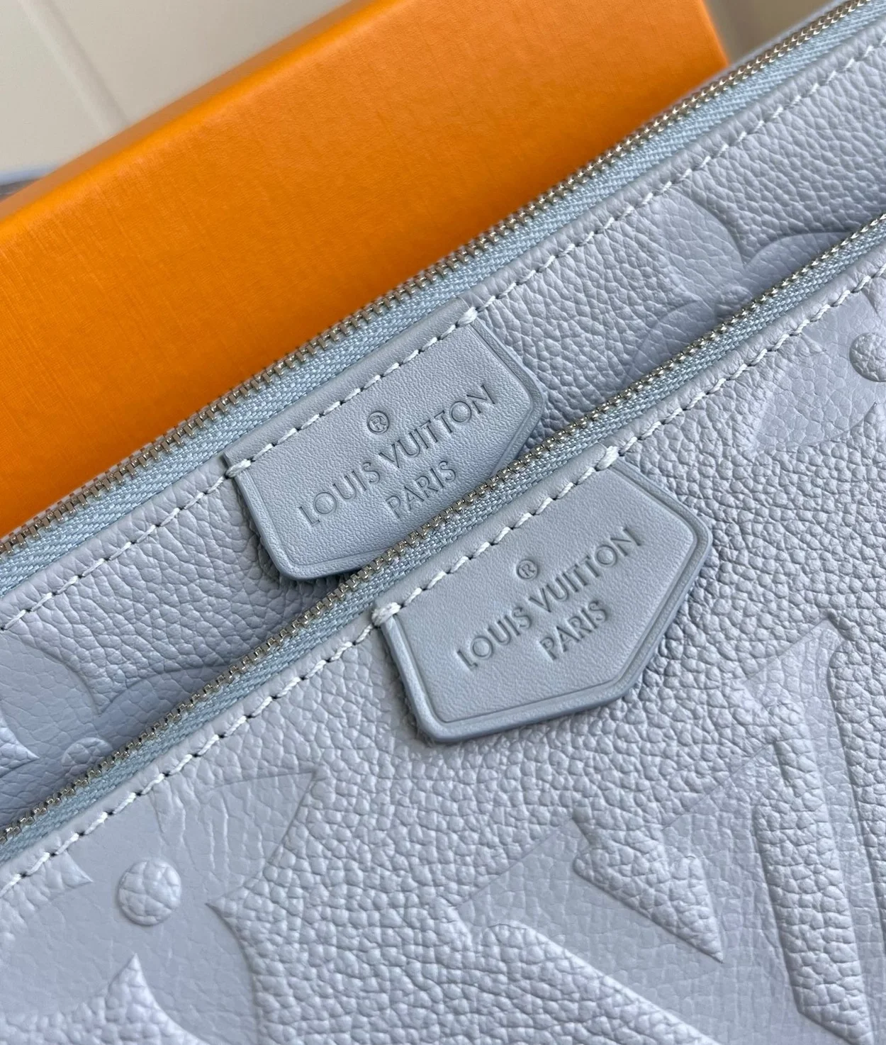 루이비통 멀티 포쉐트 악세수아 M47173