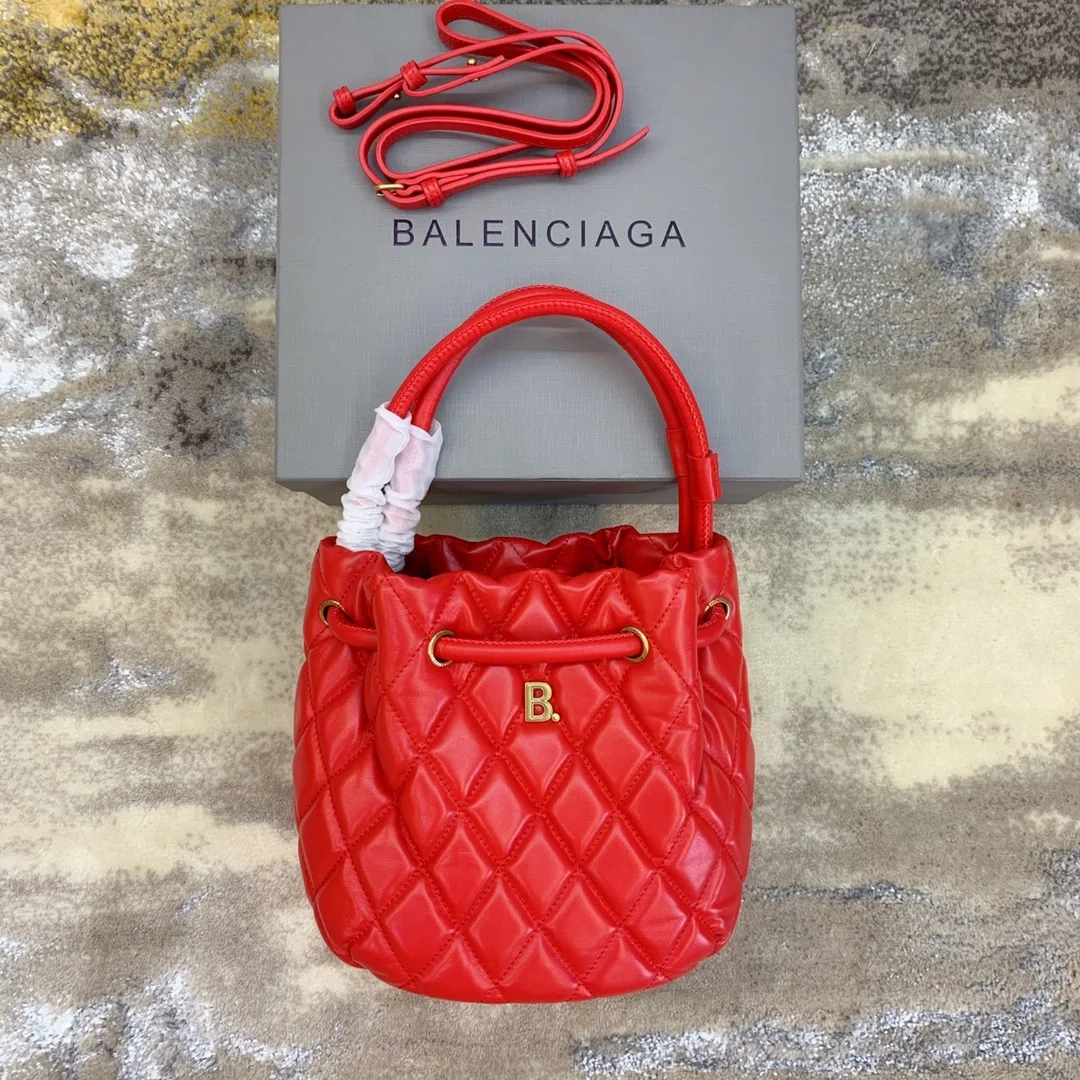 발렌시아가 B로고 퀄팅 버킷백 레드