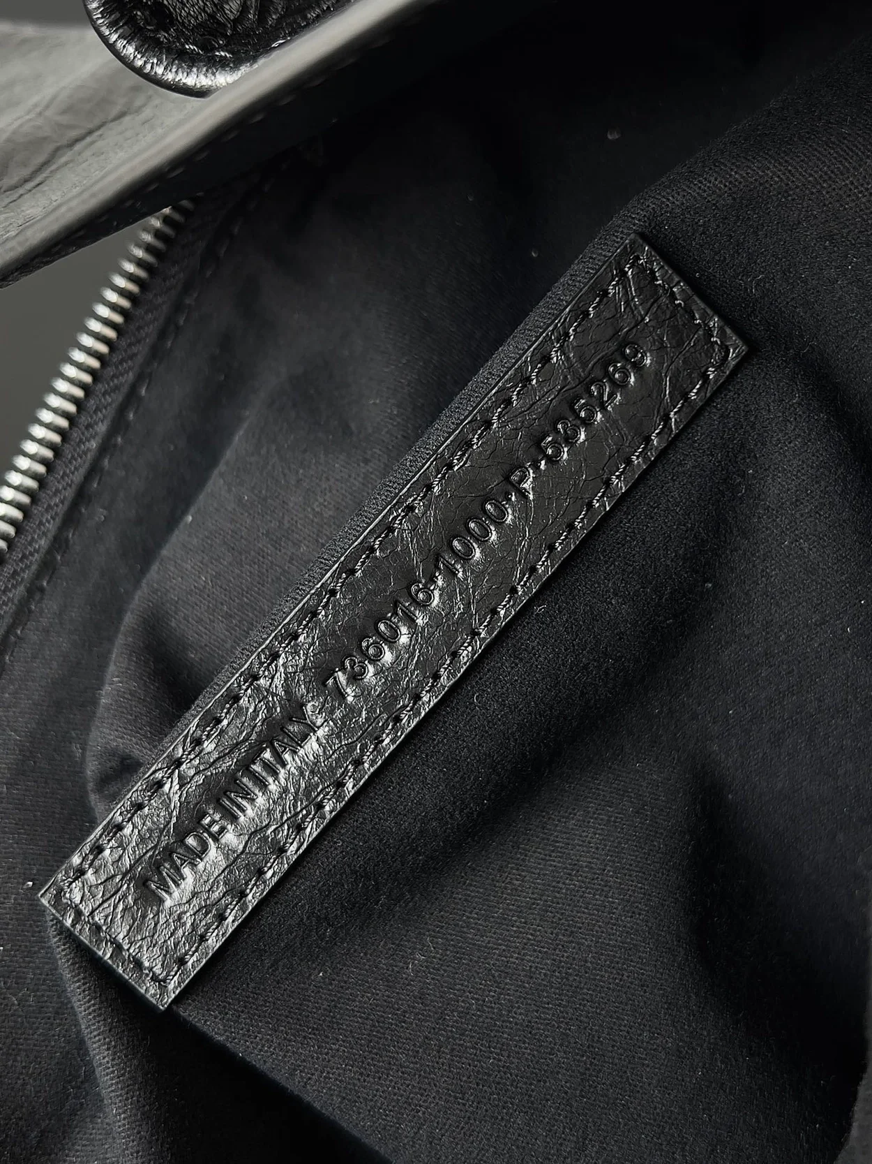 발렌시아가 슈퍼비지 라지 슬링백 블랙