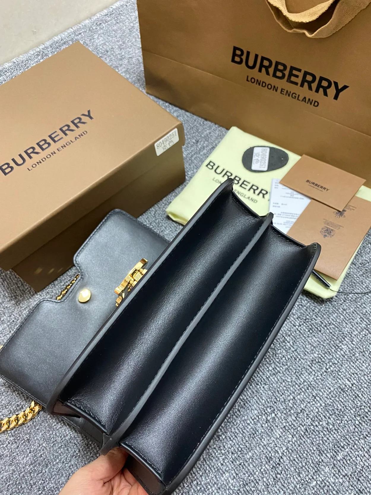 버버리 TB 미니 가죽 클러치백