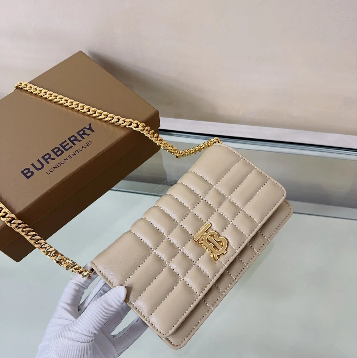 버버리 미니 롤라 클러치백 오트베이지