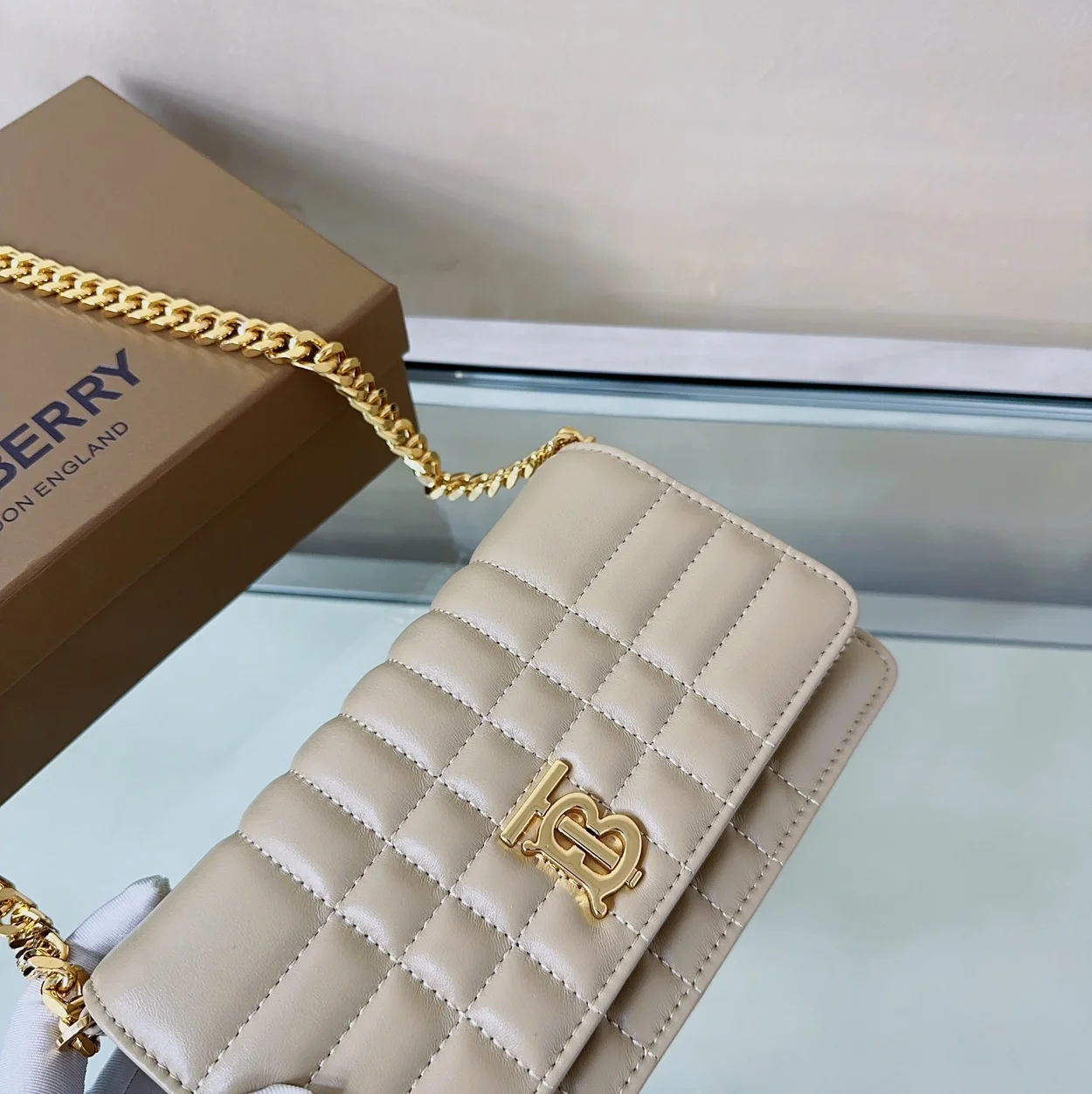 버버리 미니 롤라 클러치백 오트베이지