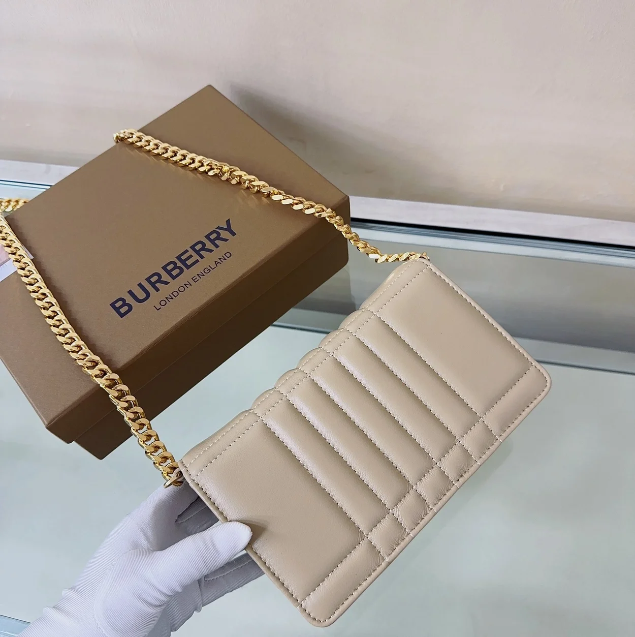 버버리 미니 롤라 클러치백 오트베이지