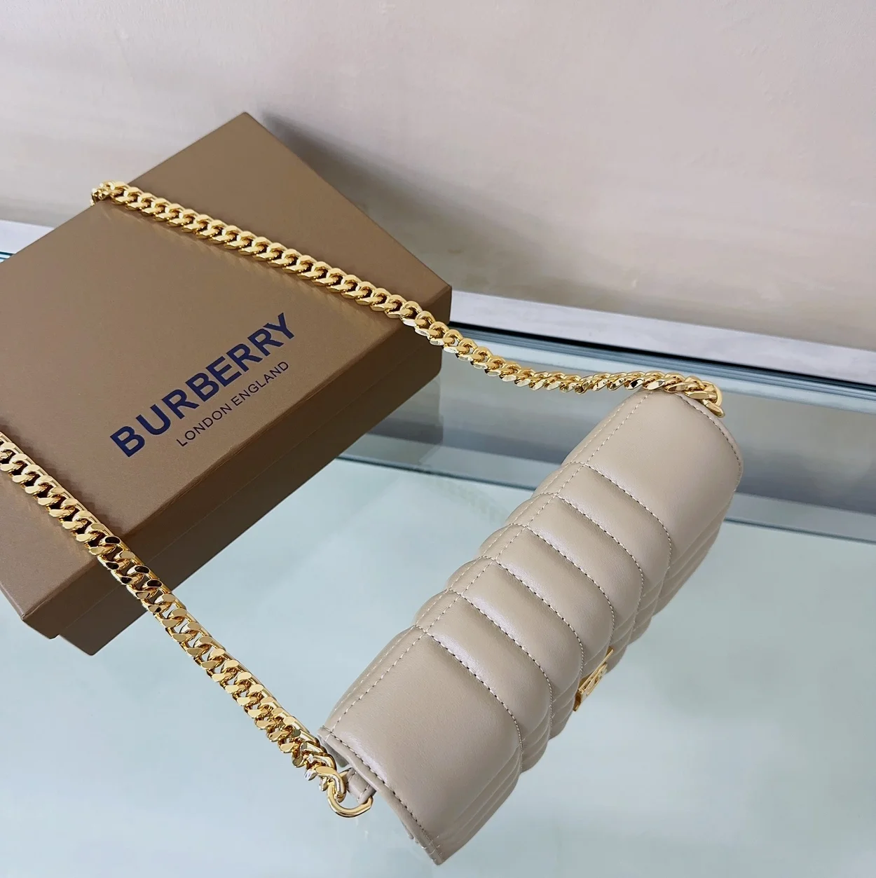 버버리 미니 롤라 클러치백 오트베이지