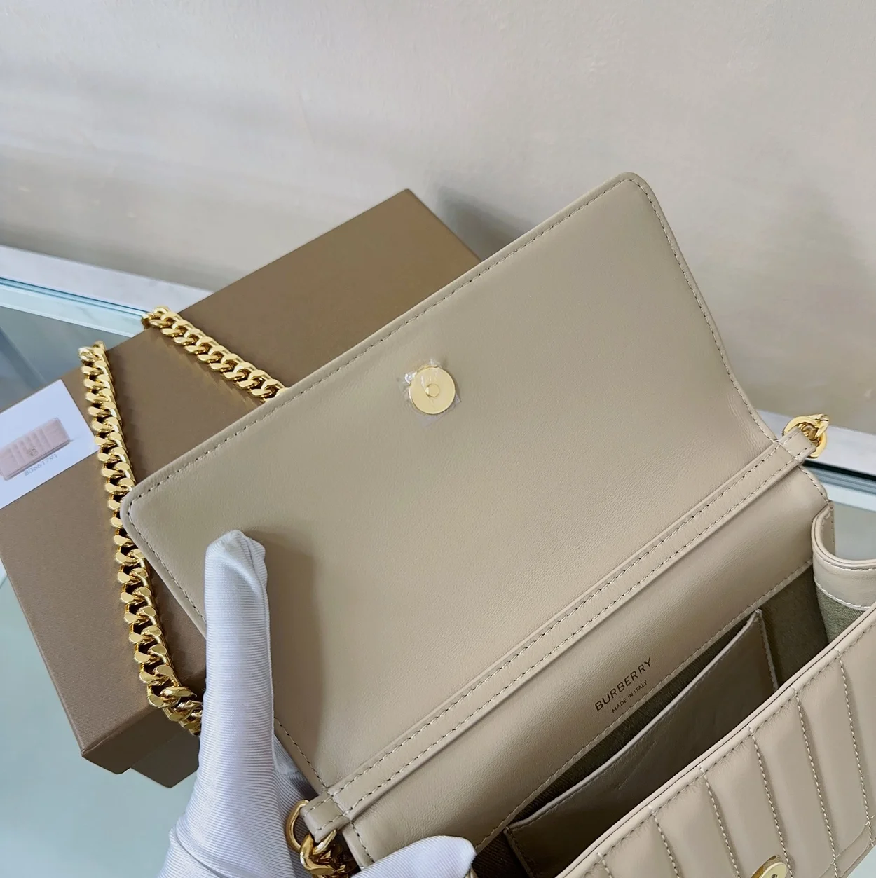 버버리 미니 롤라 클러치백 오트베이지