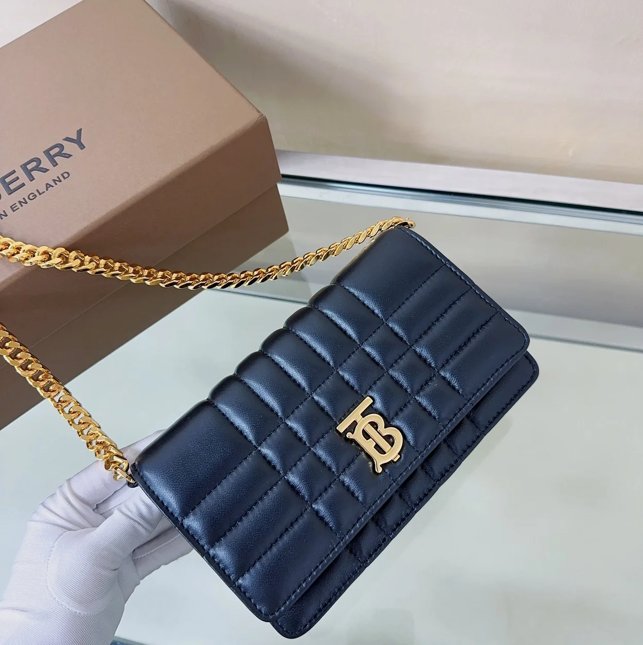 버버리 롤라 클러치백 블랙