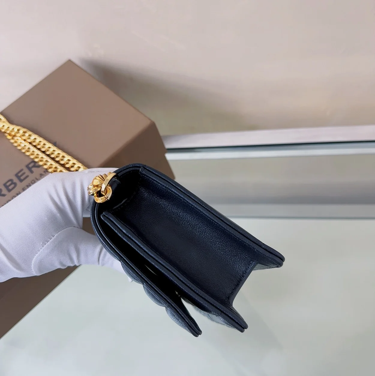 버버리 롤라 클러치백 블랙