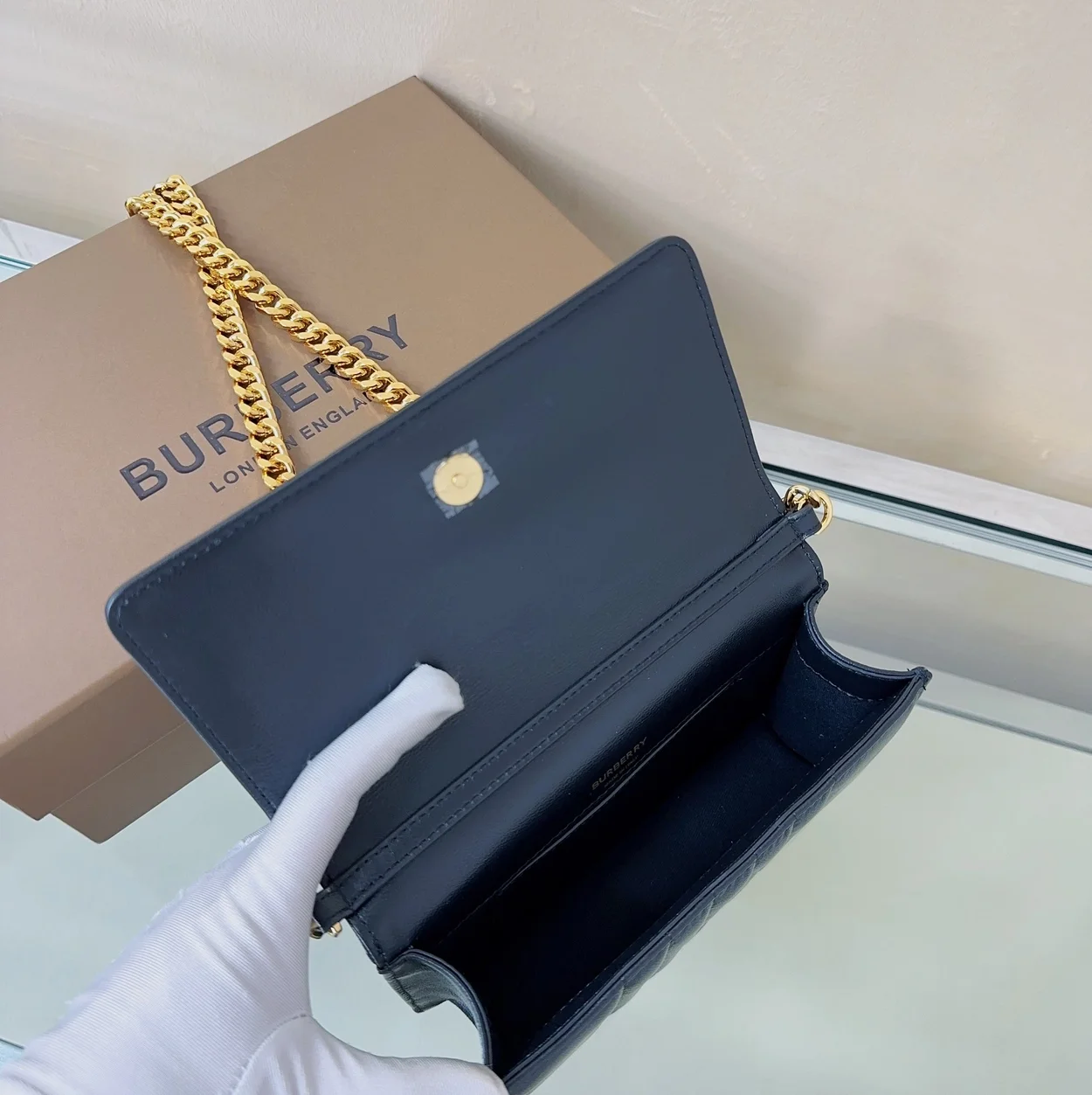 버버리 롤라 클러치백 블랙