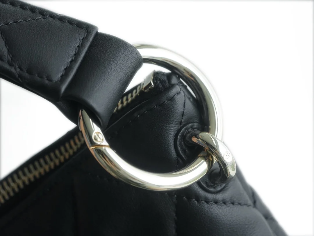 샤넬 23 램스킨 맥시 호보백