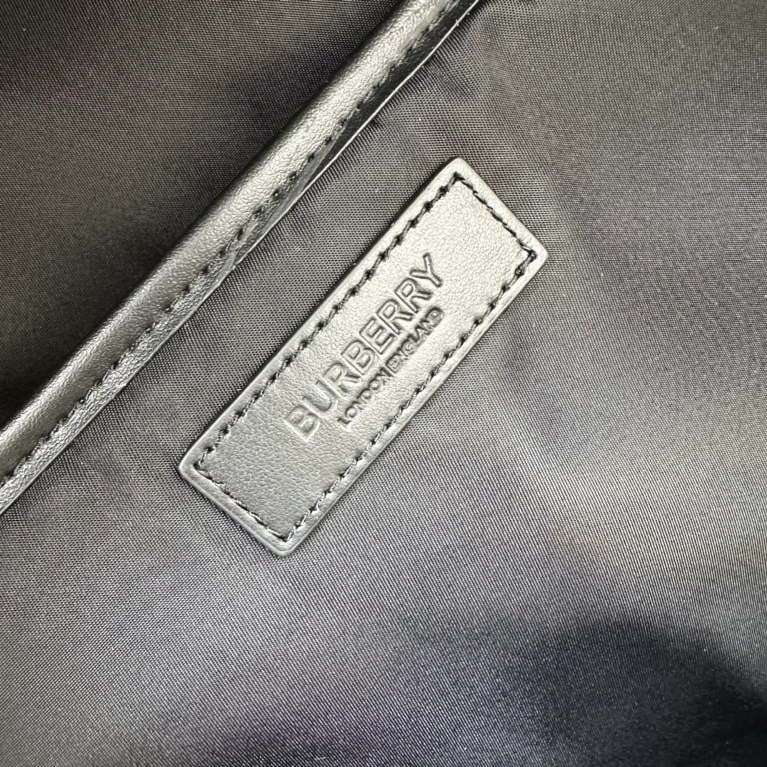 버버리 체크 가죽 백팩 베이지