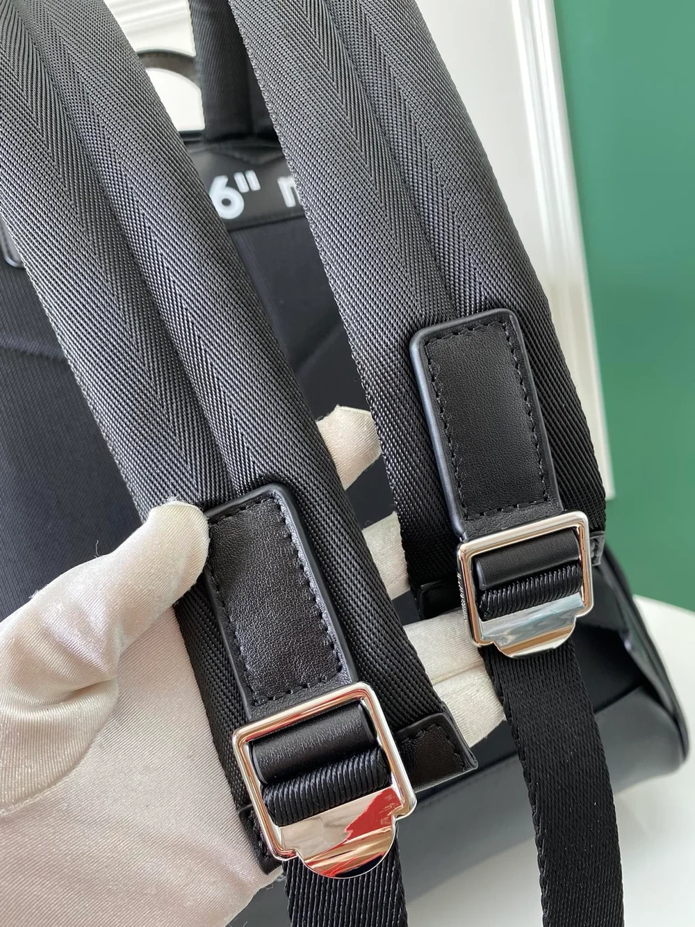 버버리 패드로 코디네이트 프린트 백팩