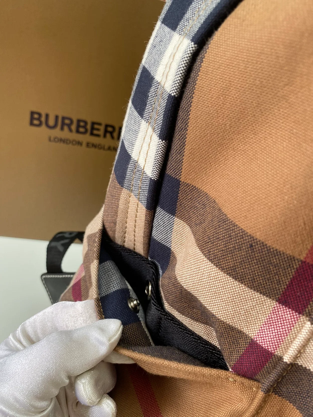 버버리 라지 체크 캔버스 백팩
