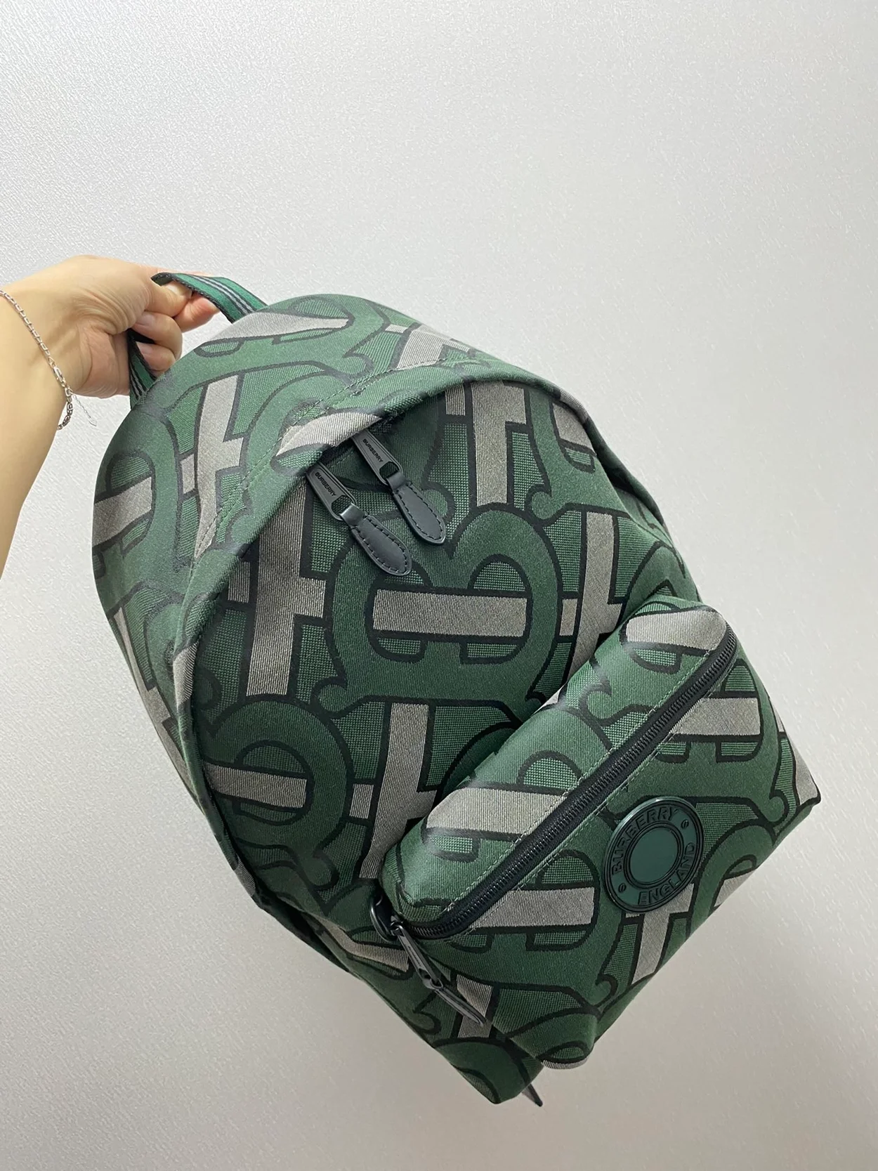 버버리 모노그램 리사이클 백팩