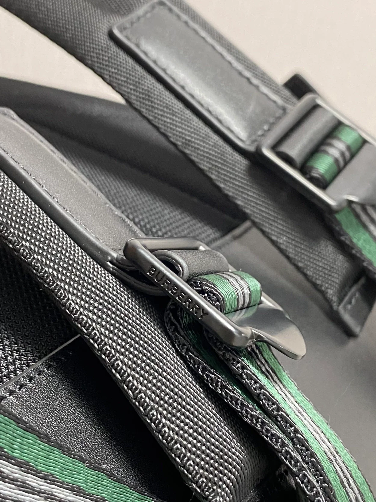 버버리 모노그램 리사이클 백팩