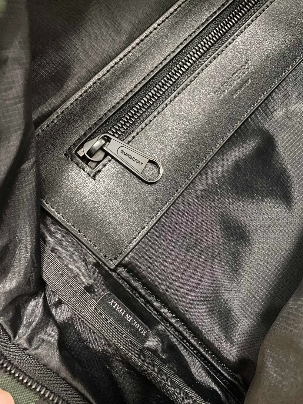 버버리 모노그램 리사이클 백팩