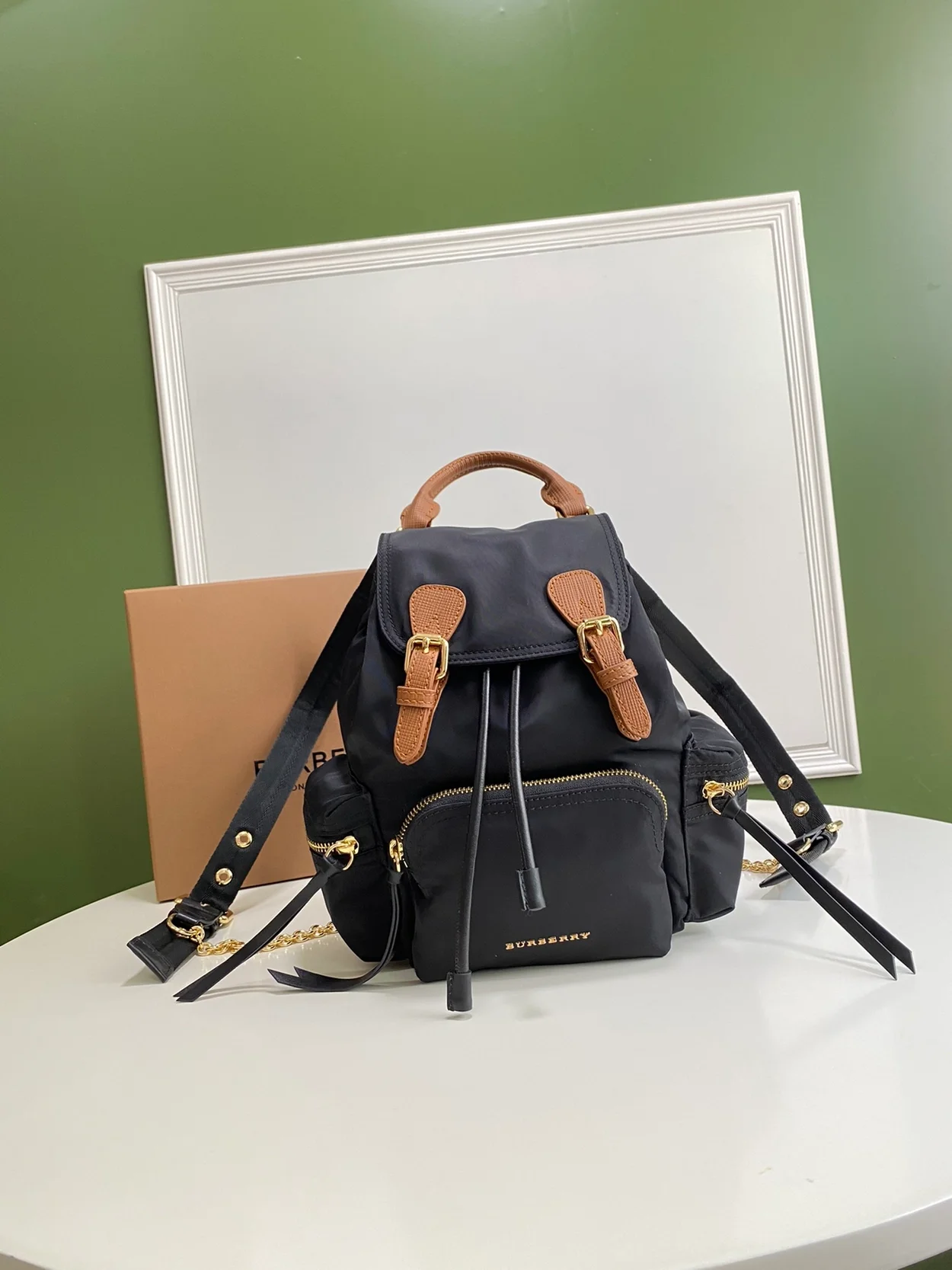 버버리 테크니컬 나일론 백팩