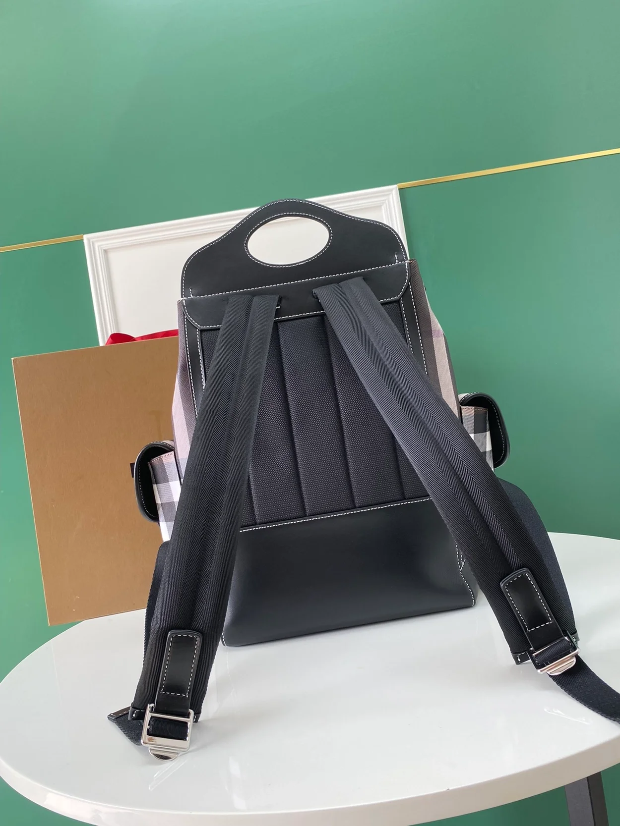 버버리 체크 프린트 더블 버클 백팩