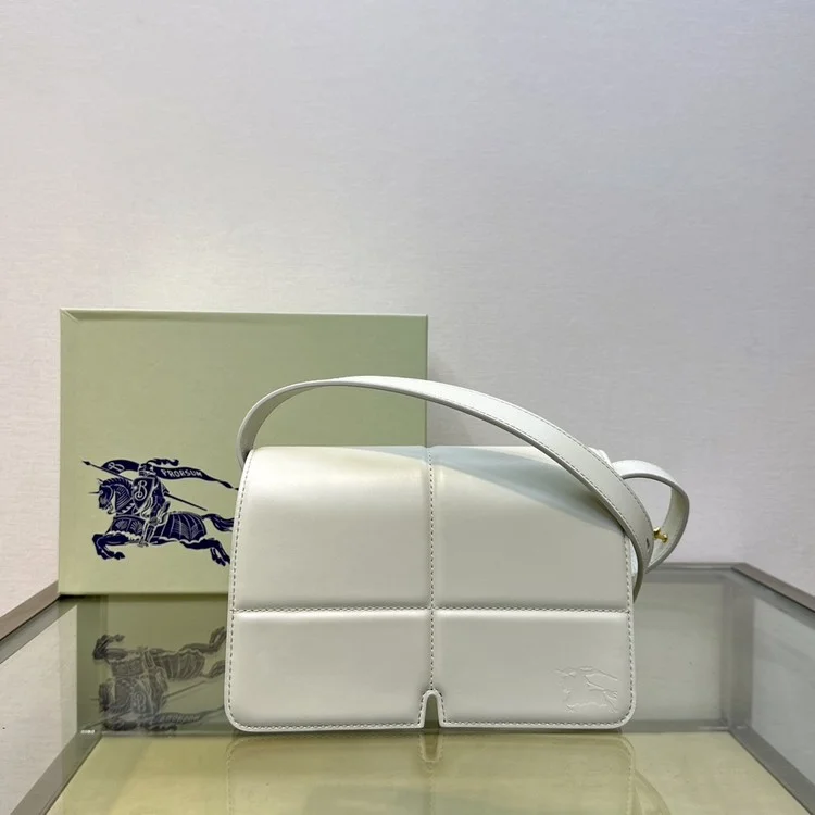 버버리 스닙 백 화이트