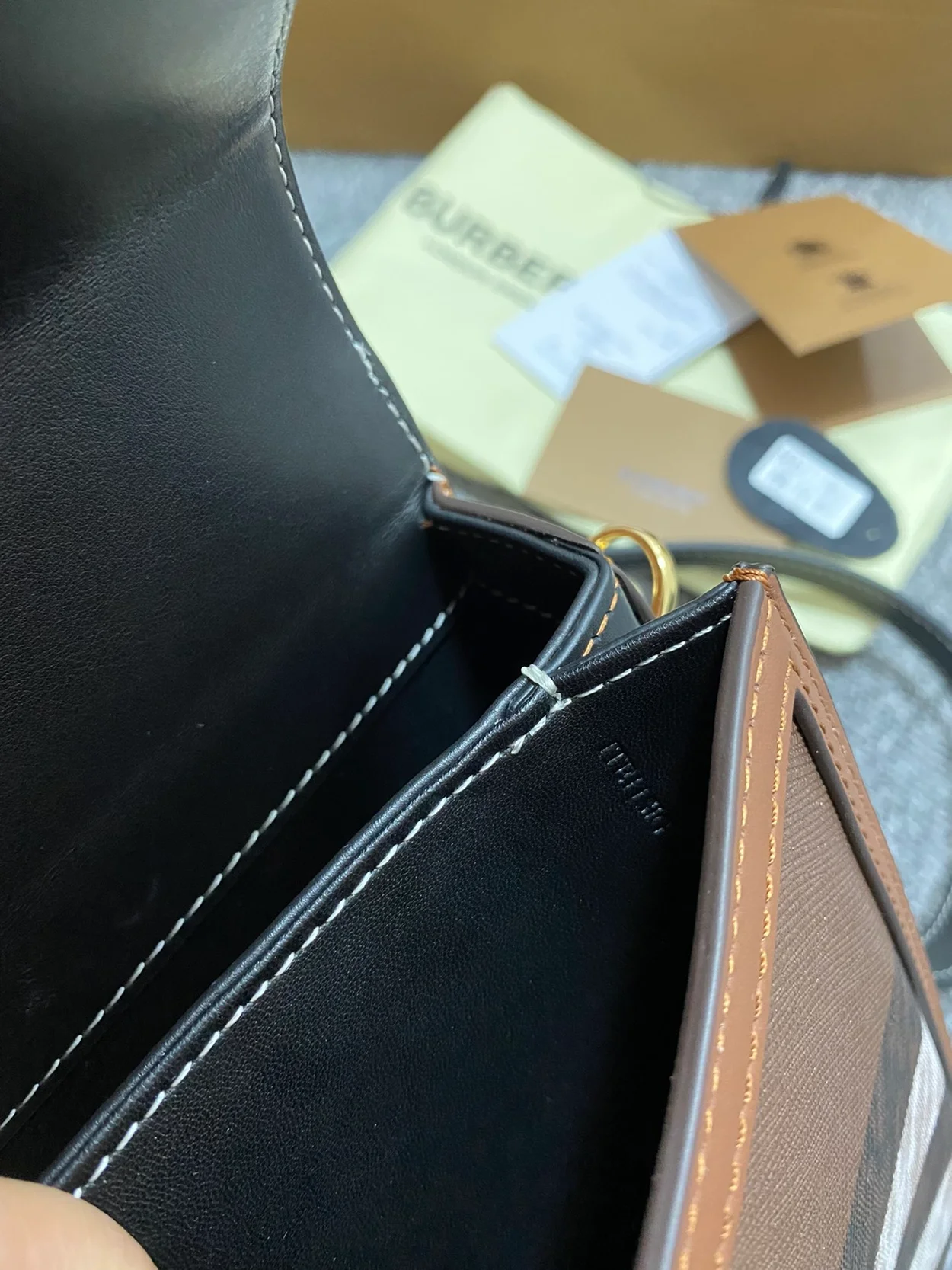 버버리 체크 레더 미니 숄더백