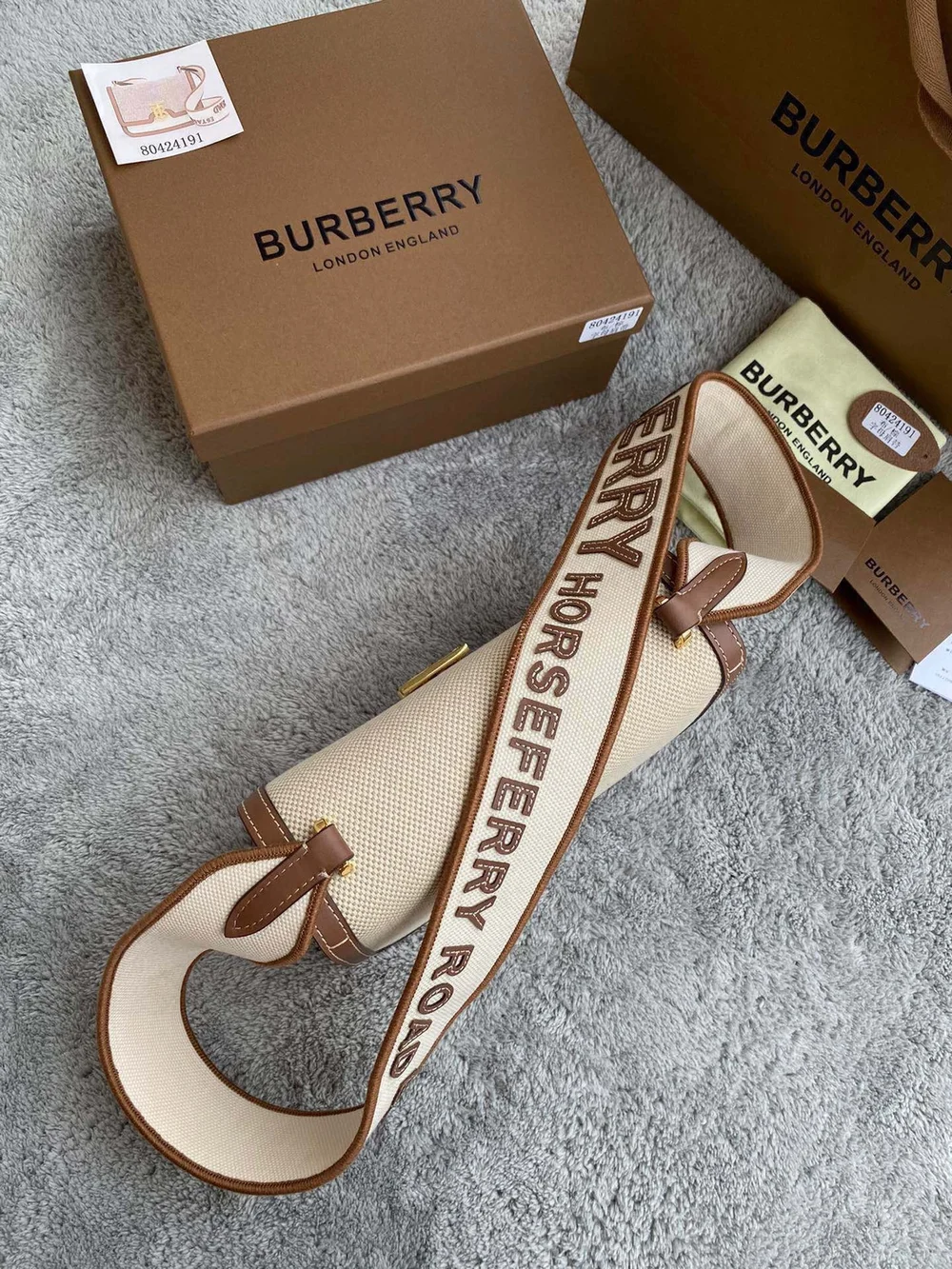 버버리 미니 TB백 내추럴 몰트 브라운