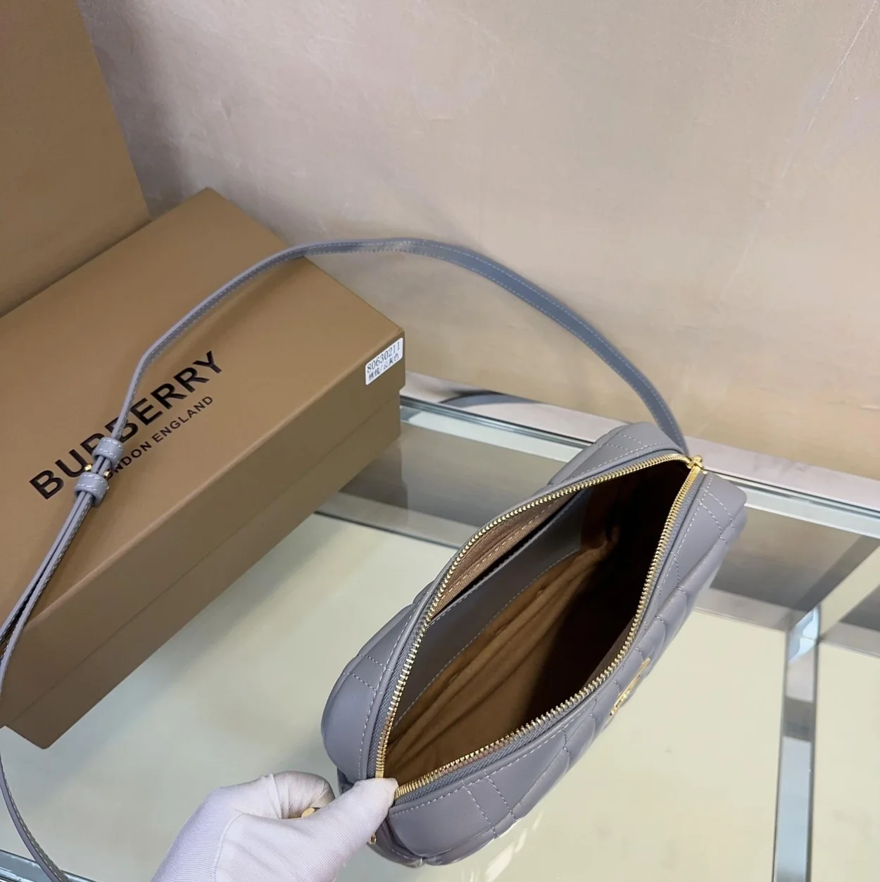 버버리 그레이 스몰 롤라 숄더백