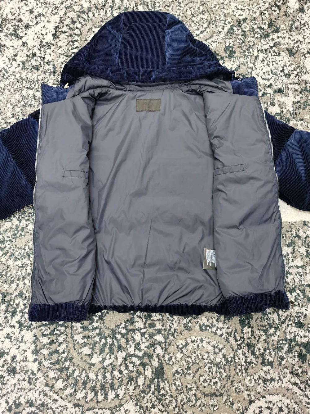 프라다 코듀로이 다운 자켓 블루