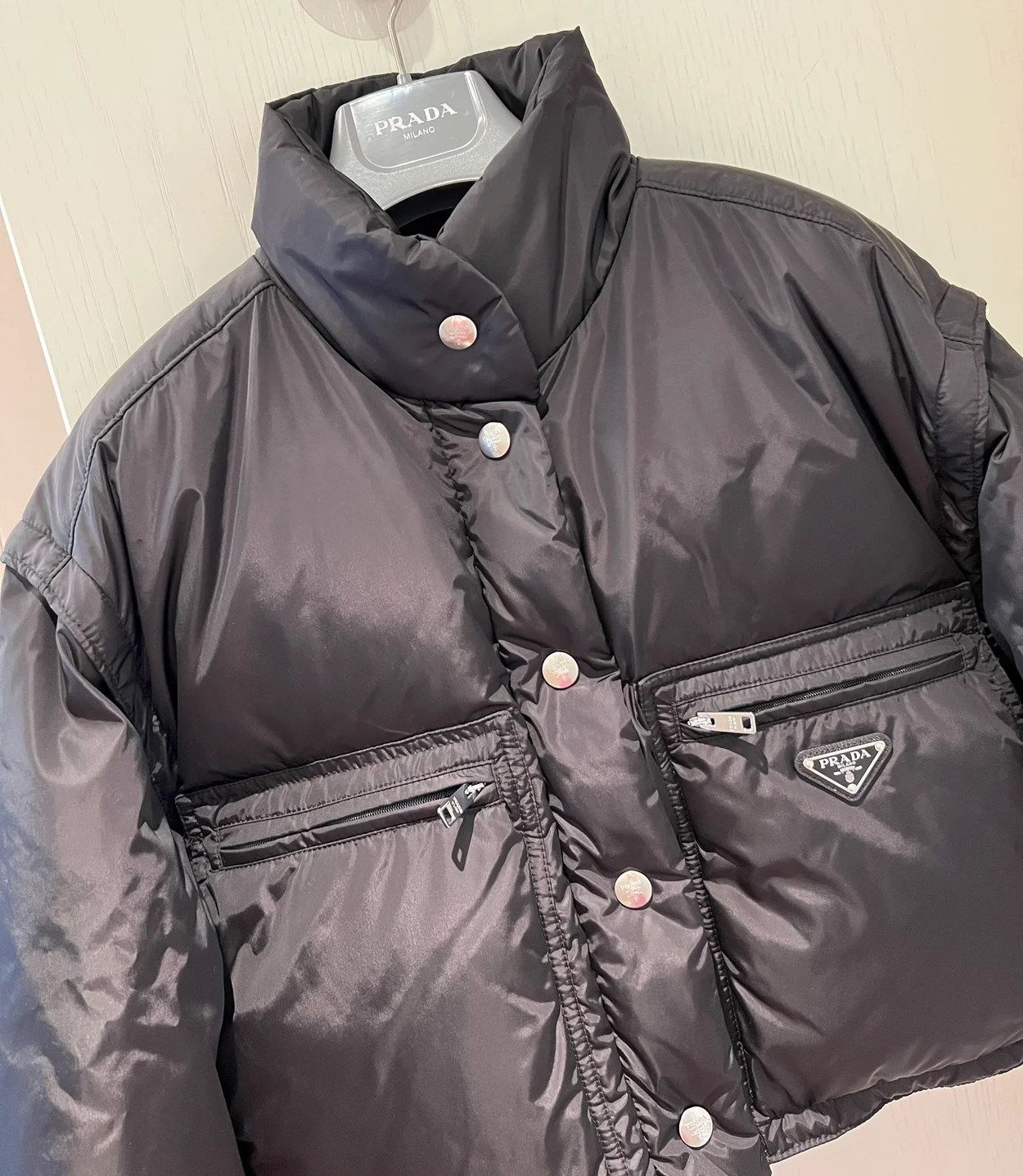 프라다 리나일론 크롭 다운 자켓