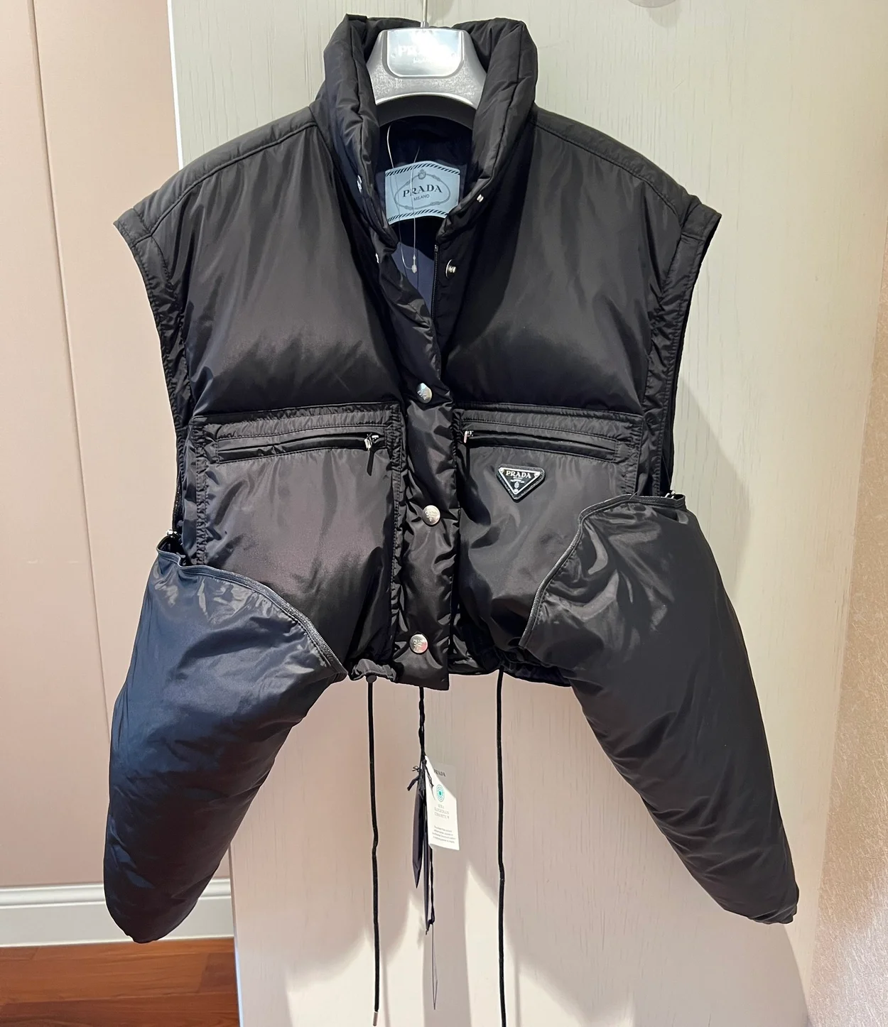 프라다 리나일론 크롭 다운 자켓