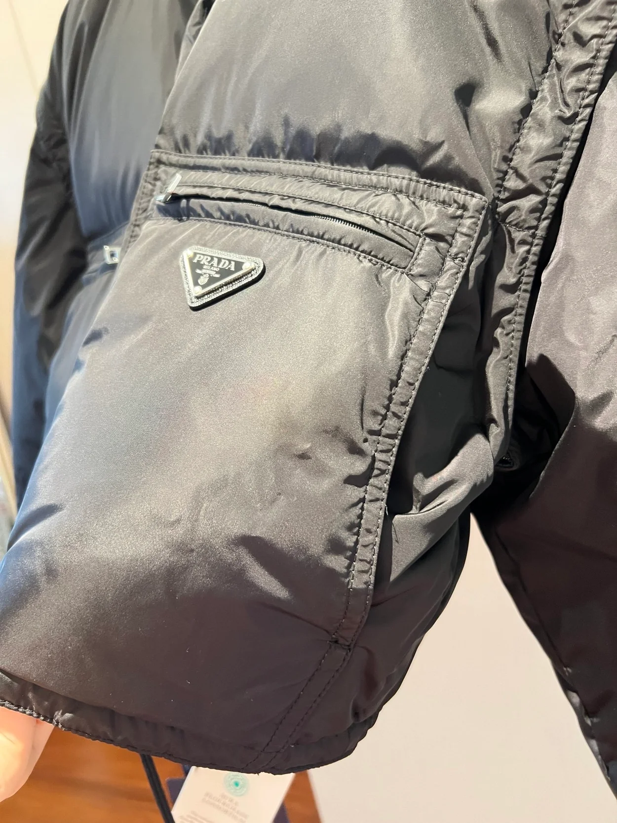 프라다 리나일론 크롭 다운 자켓