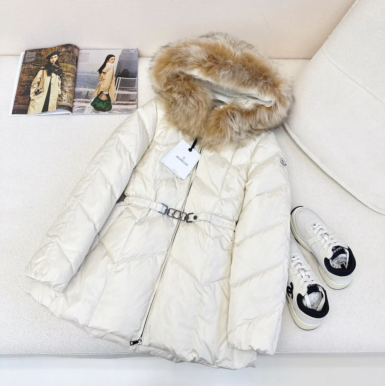 몽클레어 로리어트 쇼트 다운 자켓 베이지