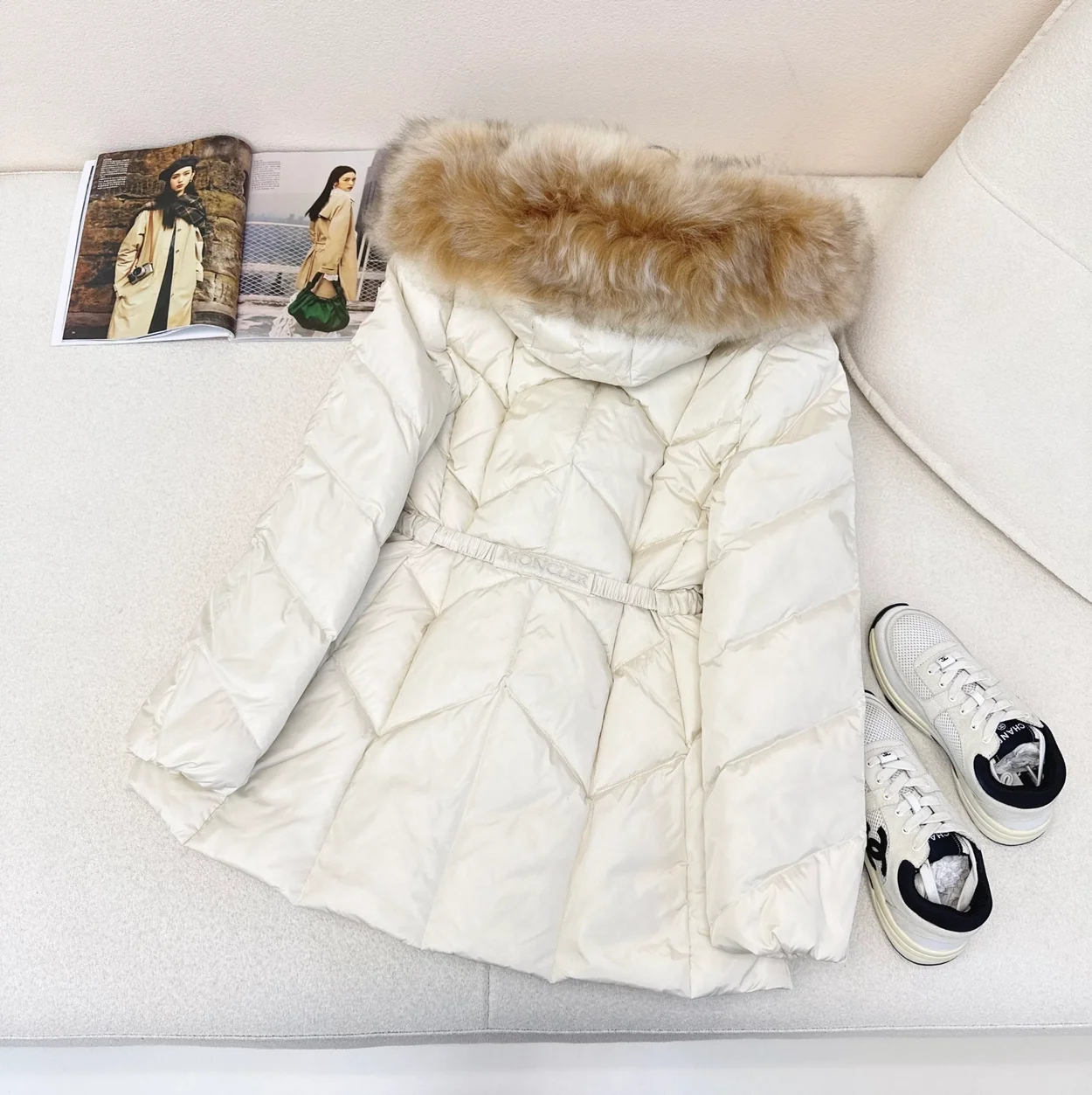 몽클레어 로리어트 쇼트 다운 자켓 베이지