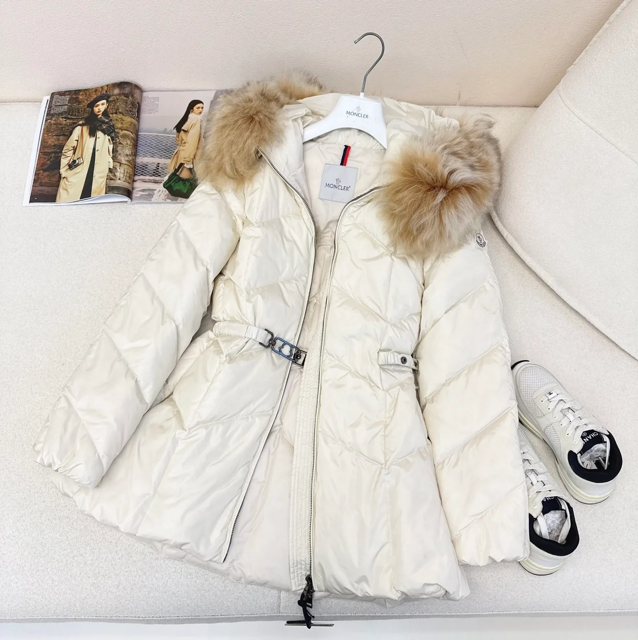 몽클레어 로리어트 쇼트 다운 자켓 베이지