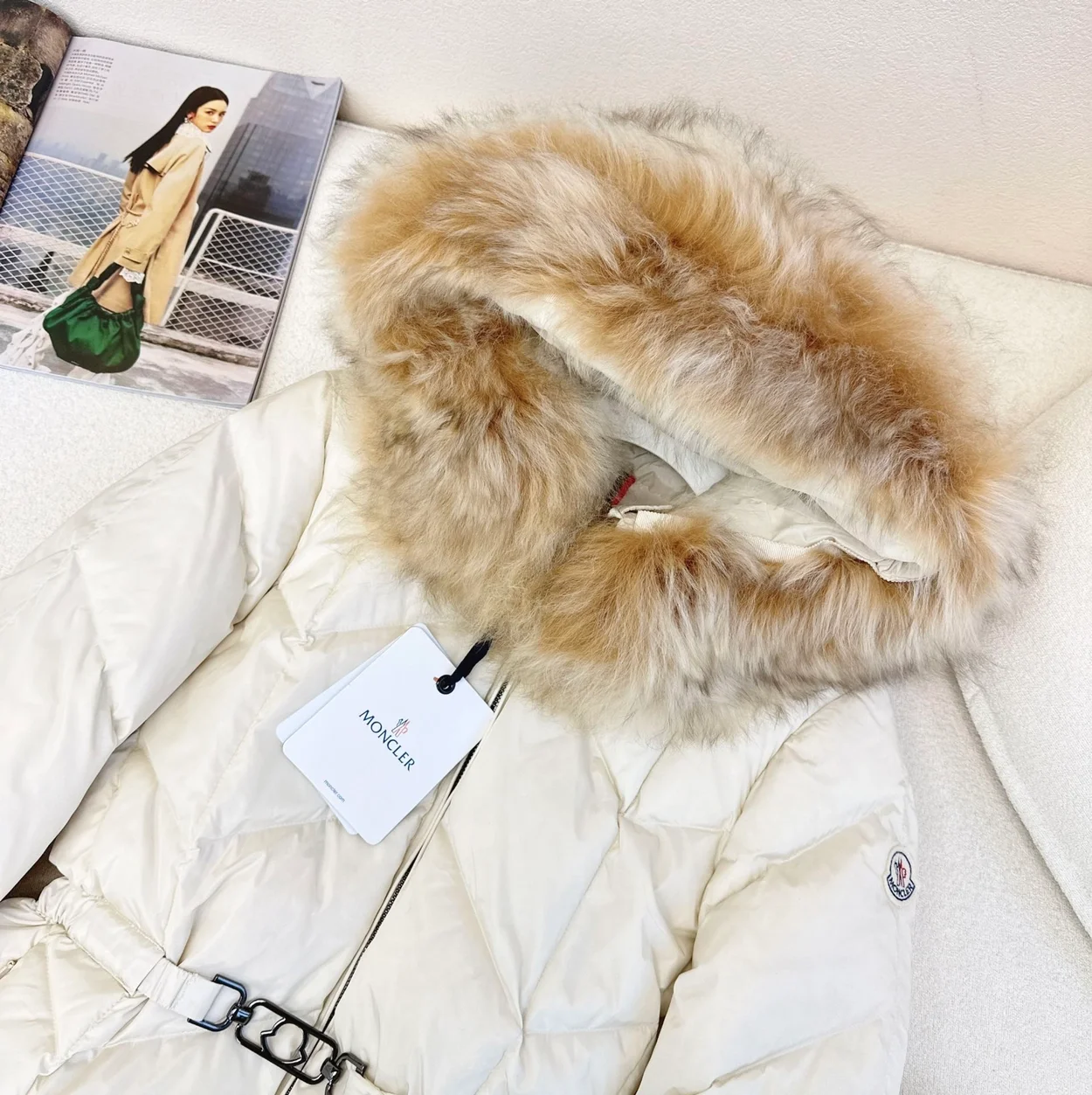 몽클레어 로리어트 쇼트 다운 자켓 베이지