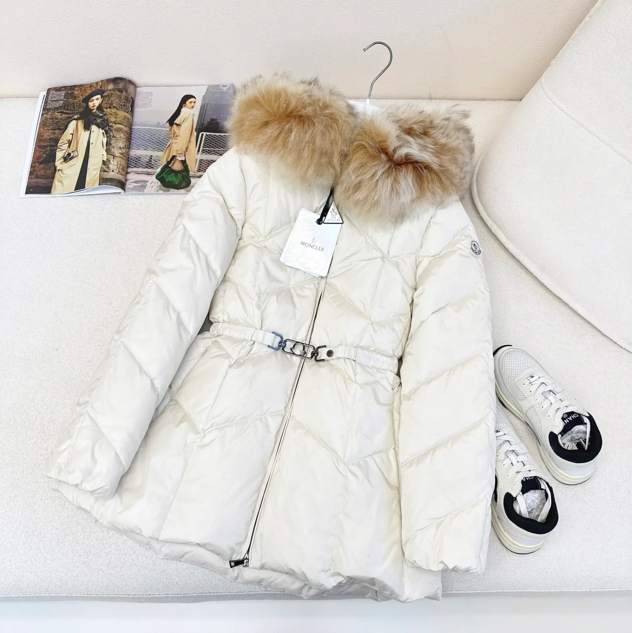 몽클레어 로리어트 쇼트 다운 자켓 베이지