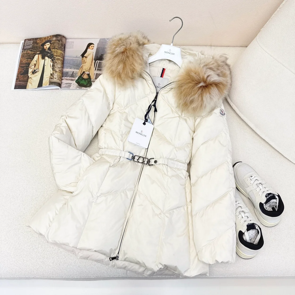 몽클레어 로리어트 쇼트 다운 자켓 베이지