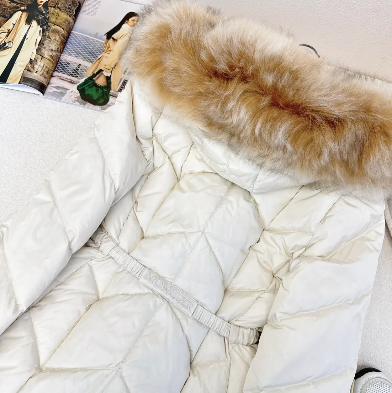 몽클레어 로리어트 쇼트 다운 자켓 베이지