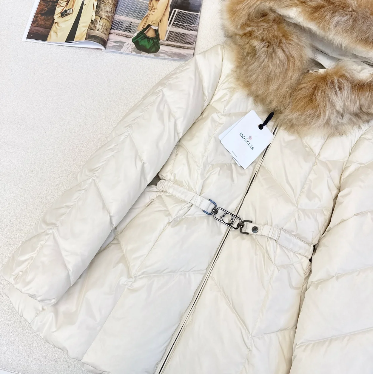 몽클레어 로리어트 쇼트 다운 자켓 베이지