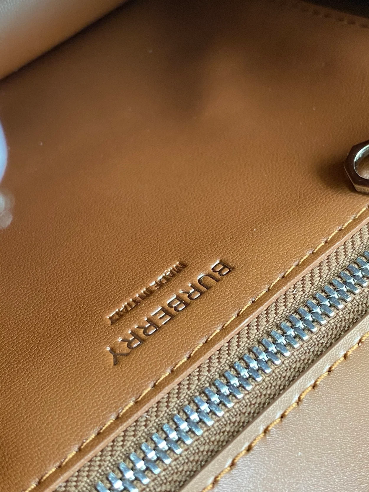 버버리 몰트 브라운 레더 TB 숄더백