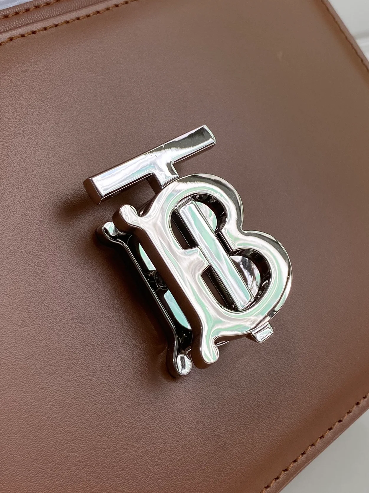 버버리 몰트 브라운 레더 TB 숄더백